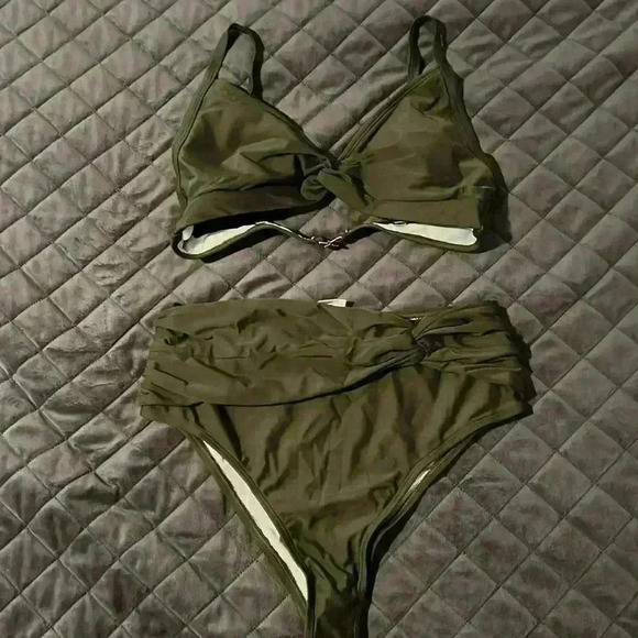 Women’s swim suit - Picture 1 of 3